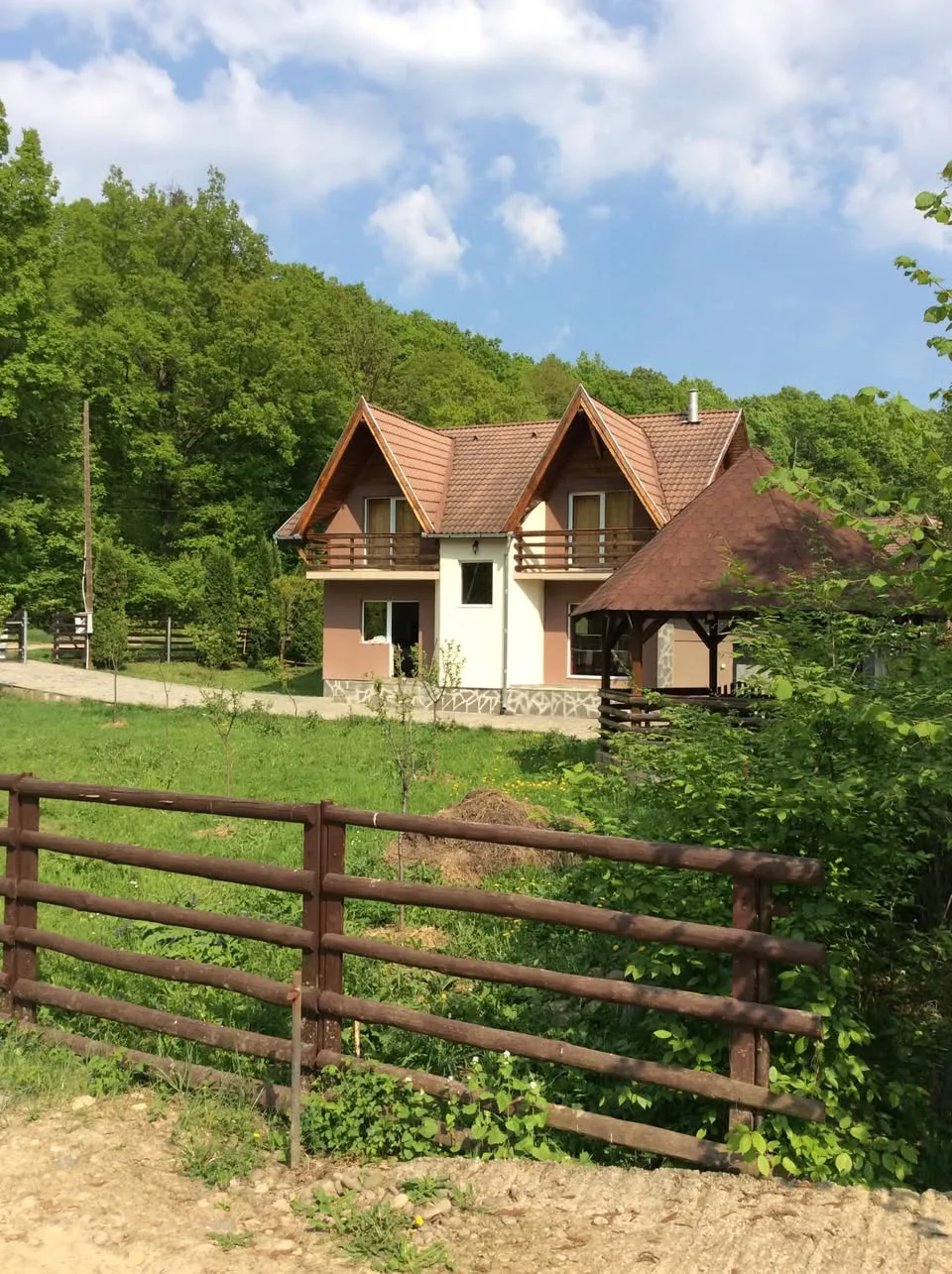 Cabana Cărbunari — lângă Baia Mare — Cărbunari, Maramureș