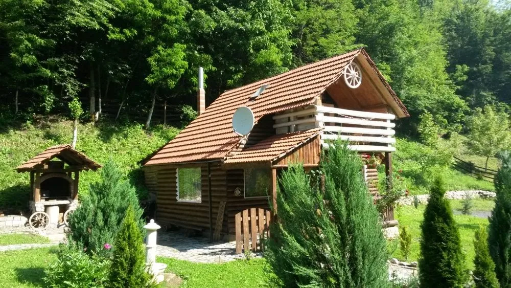 Cabană de închiriat 275  lei TOATĂ  Rustică, Tradițională Apuseni — Podele, Hunedoara