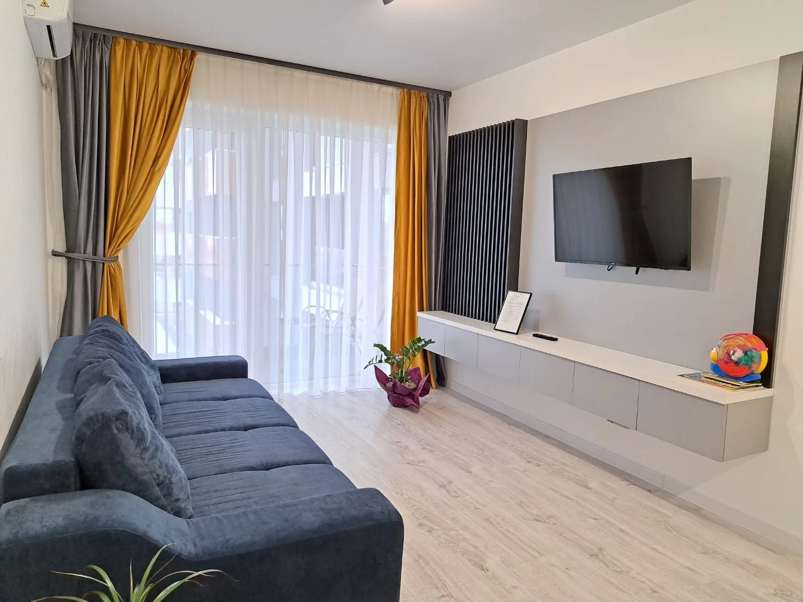Cazare Carduri Vacantã Regim HotelierApart.LUX Central 2 Camere — Oradea, Bihor