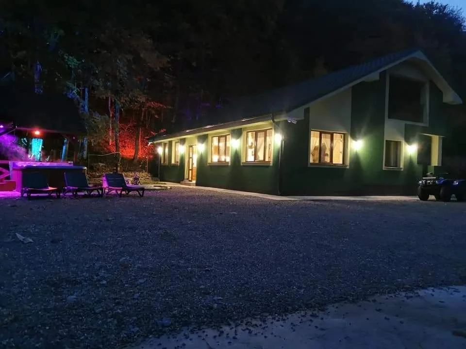 Închiriez Cabana cu Jacuzii-ciubar, sauna, Valea Gepisului — Grosi, Bihor