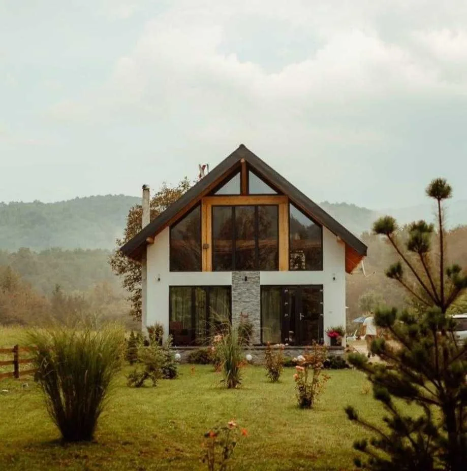 Cabană/ Casă de vacanță cu piscină/ciubăr — Borlova, Caraș-Severin