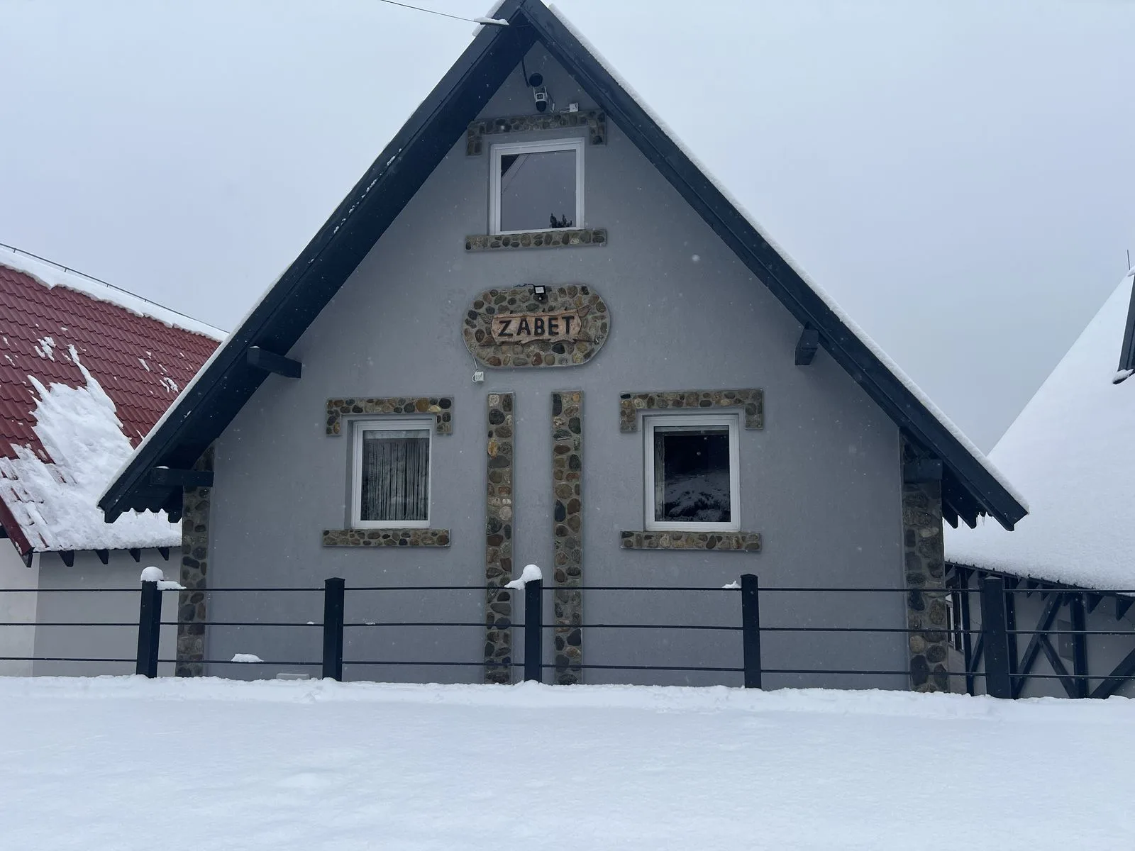 Cazare Ranca - Cabana ZABET - Pachet revelion 3 nopti 14500 ron — Novaci, Gorj