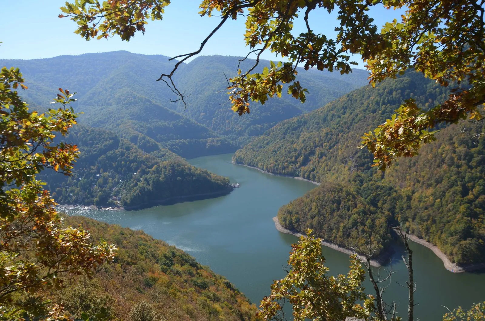 Cabana de inchiriat pe malul lacului Tarnita — Tarnita, Cluj