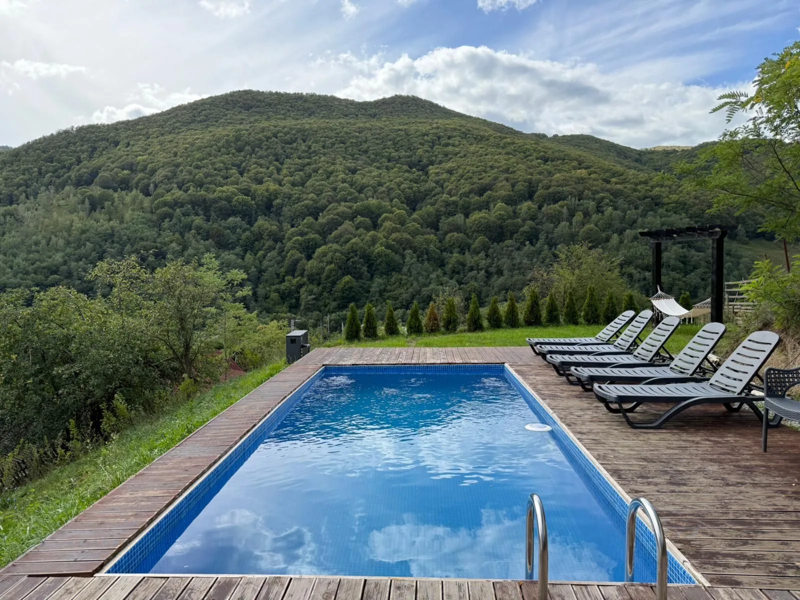 Cabana de închiriat cu piscina si ciubar · Surduc, Cluj — Surduc, Cluj