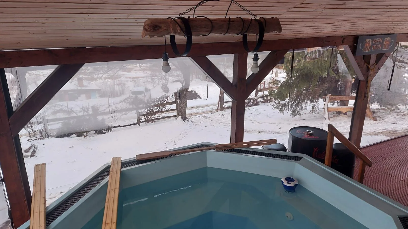 Cabana cu ciubar de inchiriat — Huta, Cluj