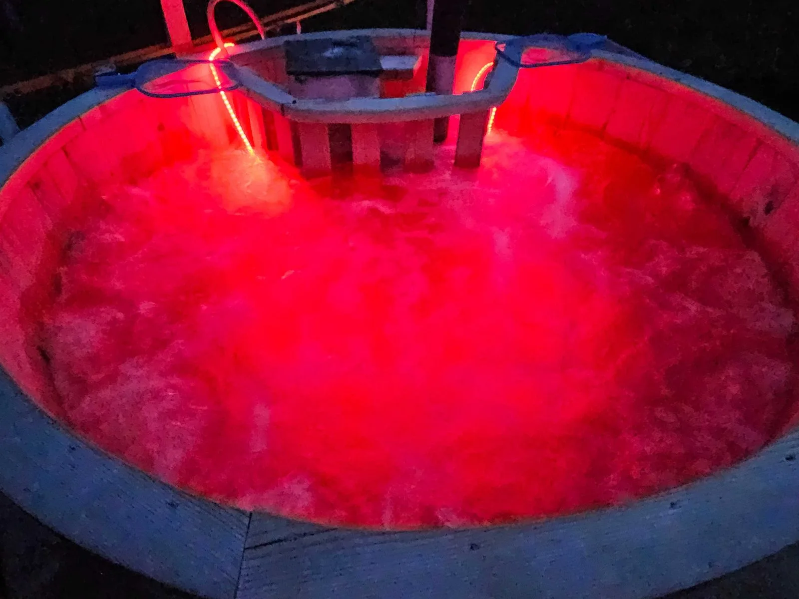 Cazare cabana cu ciubãr si sauna!Pt revelion este rezervata!Drum pietruit! — Sura Mare, Sibiu