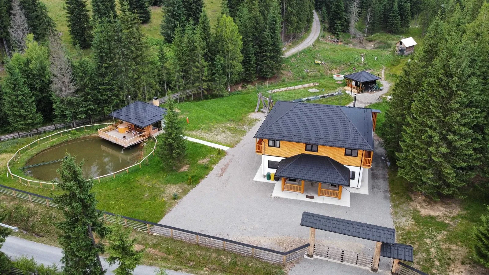 Cabana Cerbu Vatra Dornei-Cosna Bucovina — Vatra Dornei, Suceava