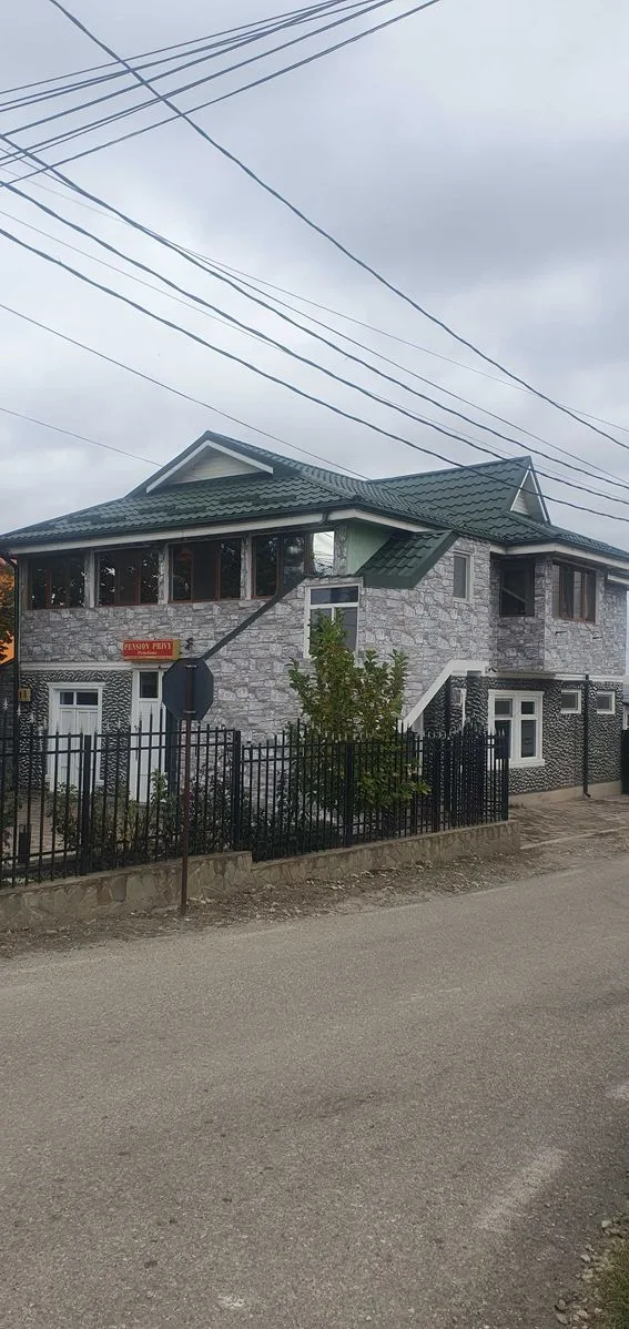 Inchiriez camere Ramnicu Sarat Pensiunea Privy — Ramnicu Sarat, Buzău