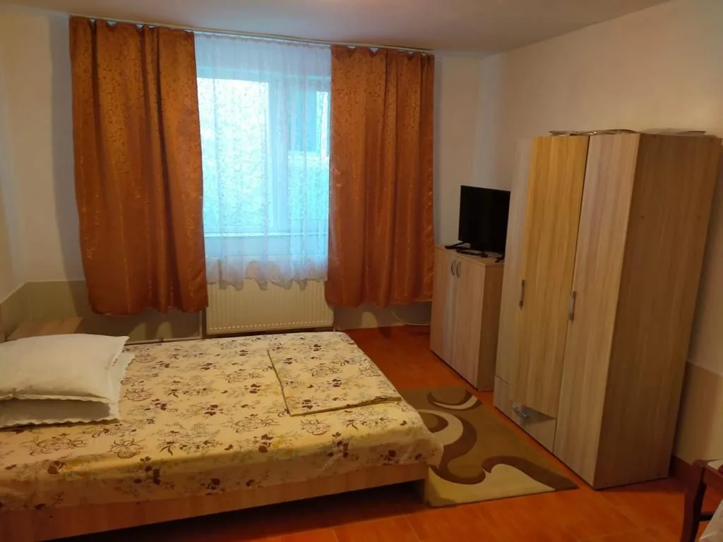 Cazare la curte Baile Herculane — Pecinisca, Caraș-Severin