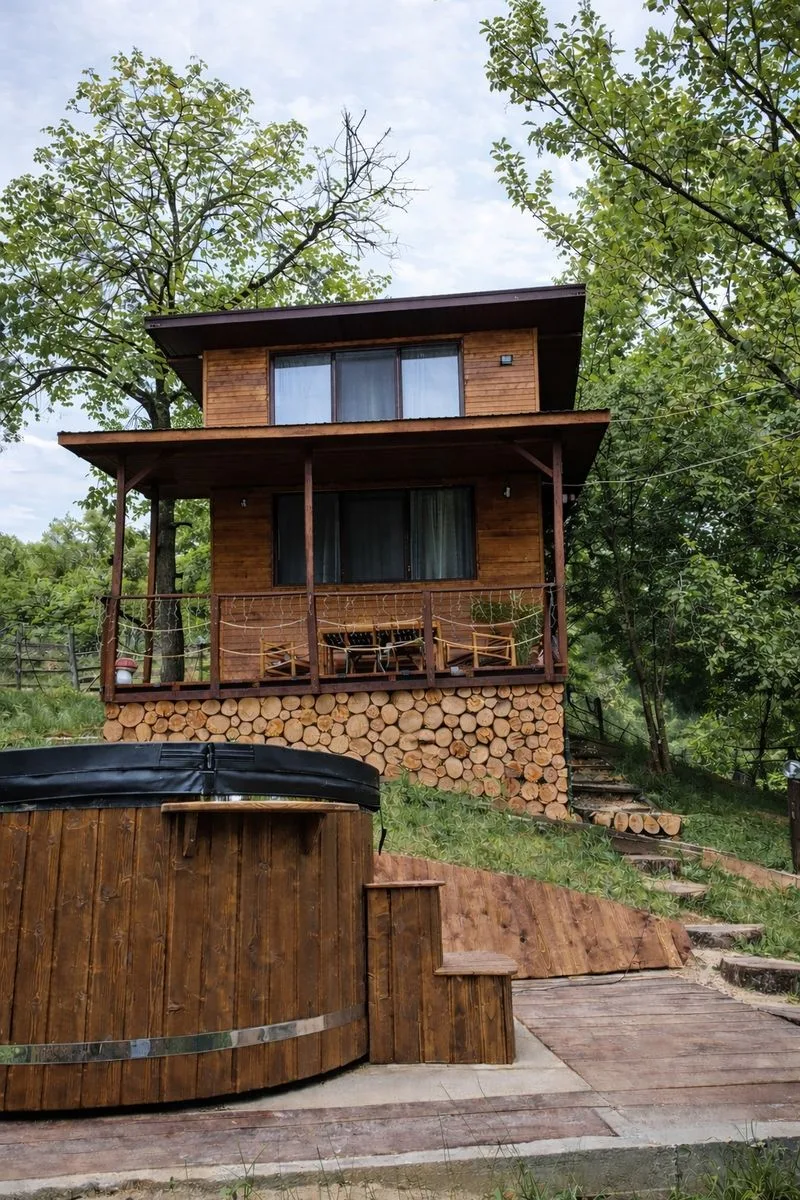 Cabana de inchiriat cu ciubar jacuzzi 2 - 6 persoane — Cucuteni, Dâmbovița