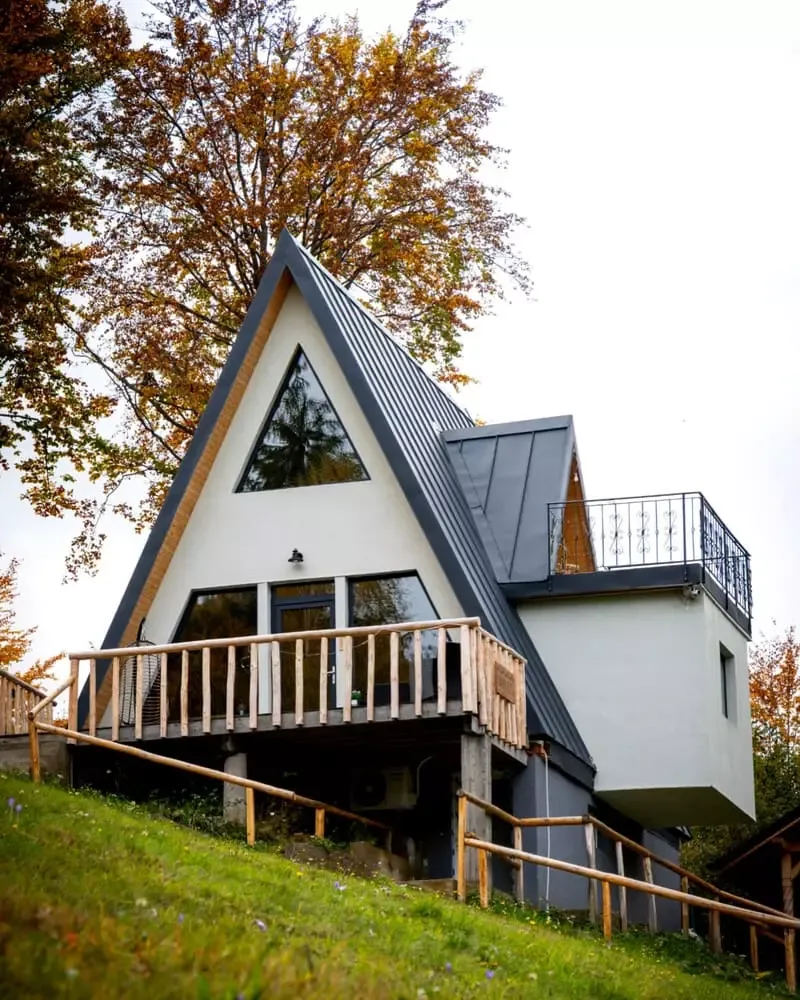 Cabanele Împărăția Mlăcilor · Bughea de Jos, Argeș — Bughea de Jos, Argeș