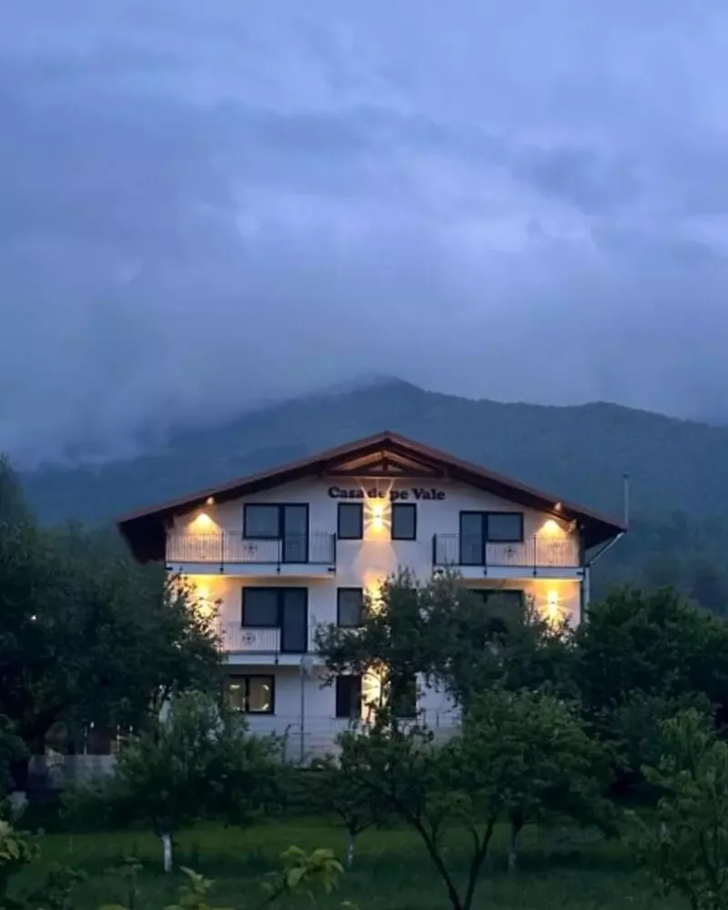 Casa de pe Vale · Vulcan, Hunedoara — Vulcan, Hunedoara